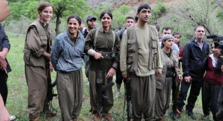 PKK'lılar gezi yapan grubun önünü kesti!