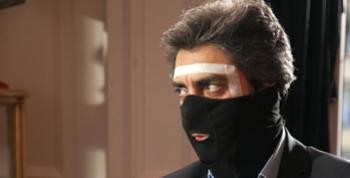 Polat Alemdar maskeden de kurtuluyor!